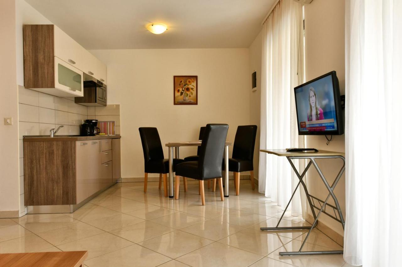 Apartments Jasmina Poreč Exteriör bild