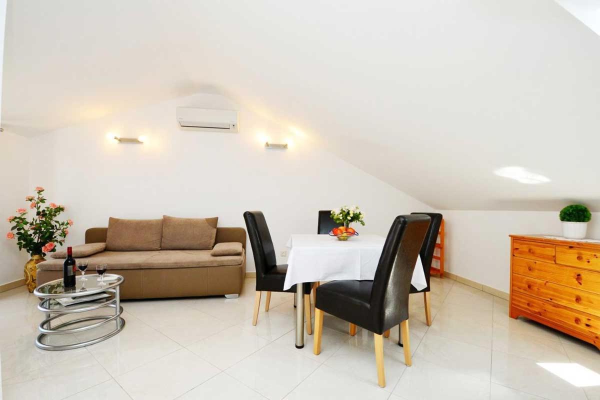 Apartments Jasmina Poreč Rum bild
